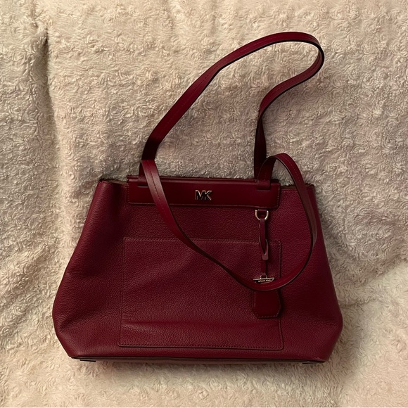 MICHAEL Michael Kors Meredith East West Bonded Leather Tote Bag in Oxblood red - Picture 2 of 16